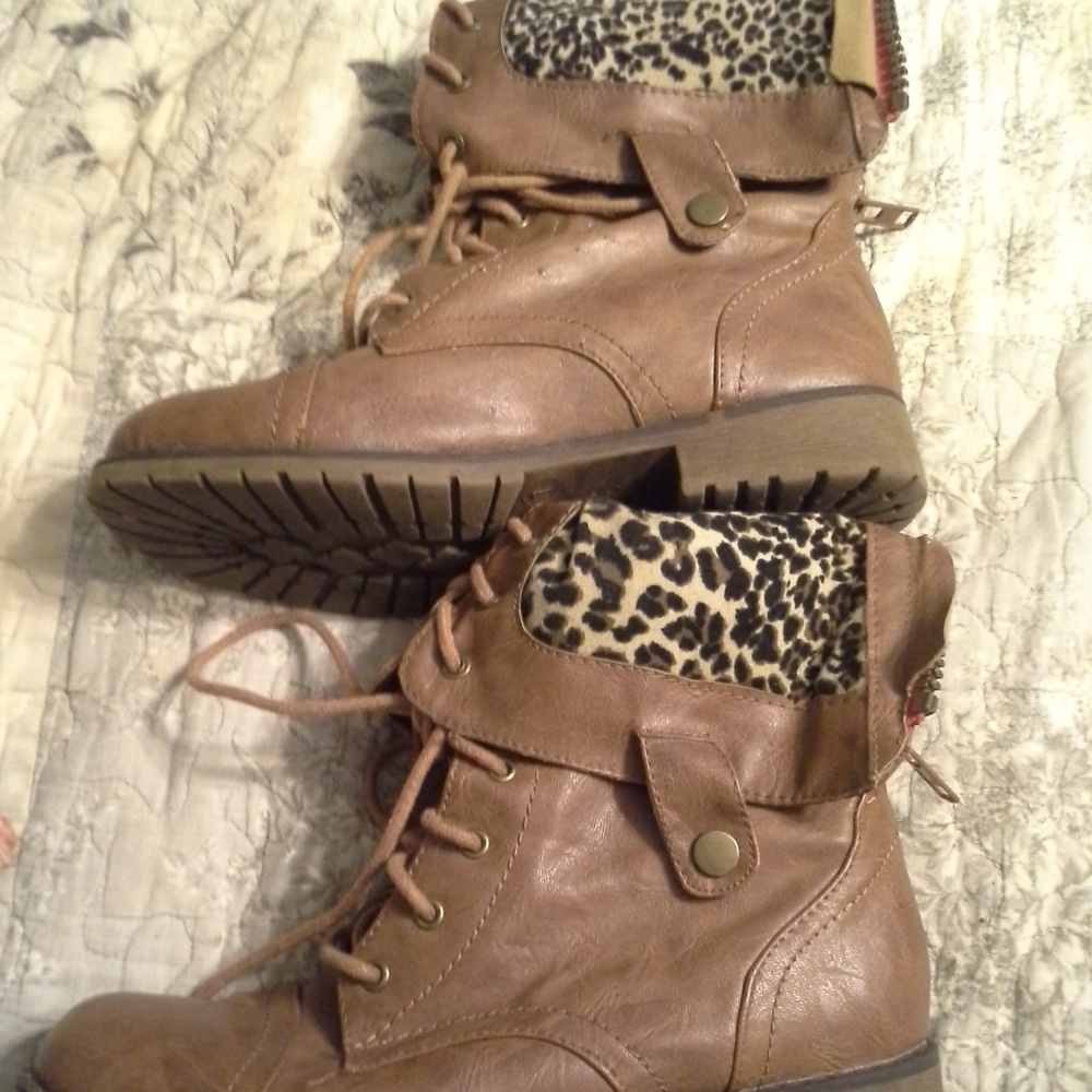 Nature Breeze lace up girls boots  size 7